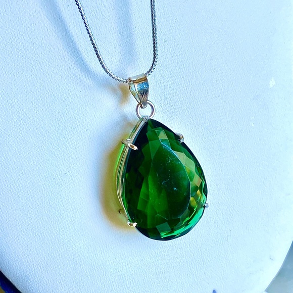 💥NEW‼️ 93.50 Ct. Green Moldavite Pendant 💥 - Picture 7 of 9
